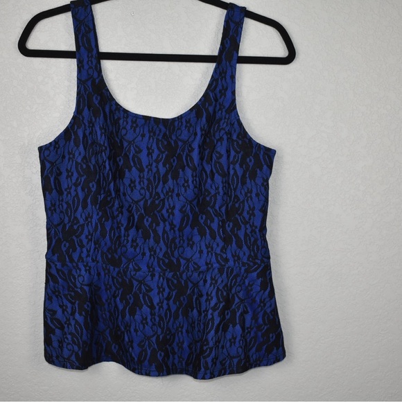 Express Lace Peplum Top size M - Picture 2 of 8